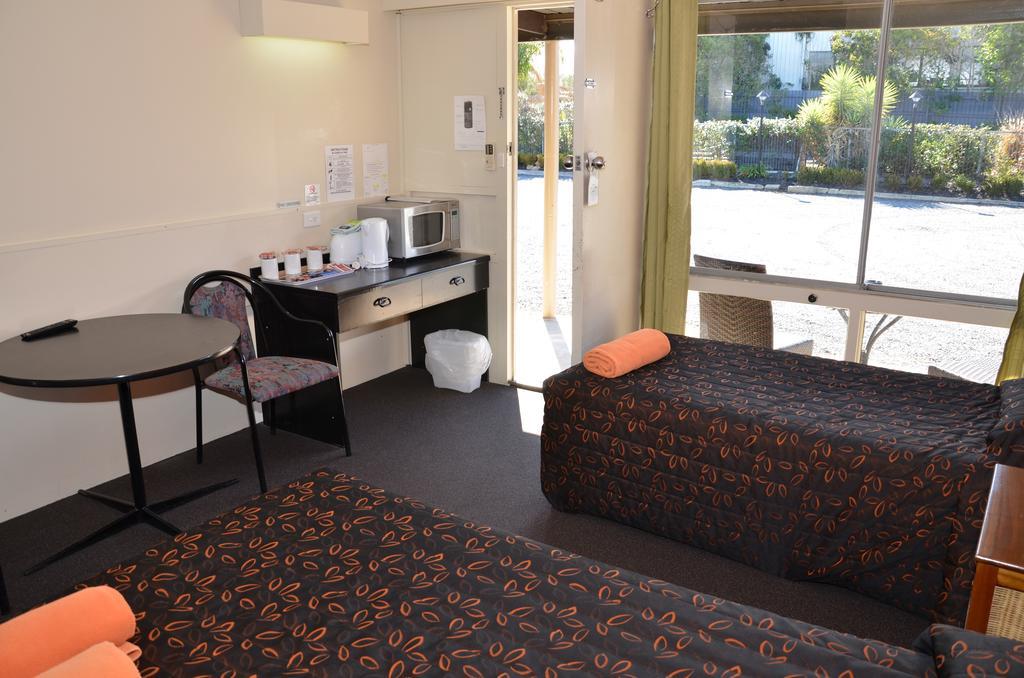 Warwick Motor Inn Екстер'єр фото
